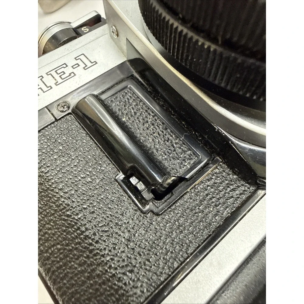 Canon AE-1 SLR 35mm Film Camera w/ Vivitar Lens FD 100-200mm 1:4 Close Focusing